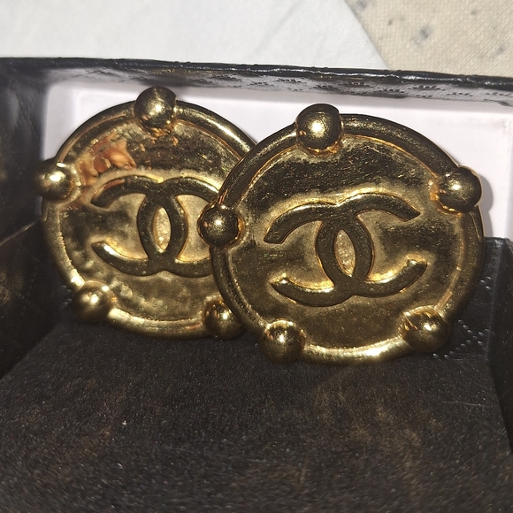 CHANEL EARRINGS - Picture 2 of 6